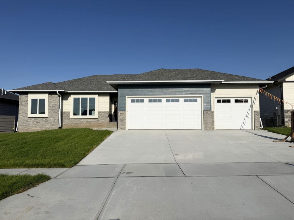2813 S. Dunraven Ave