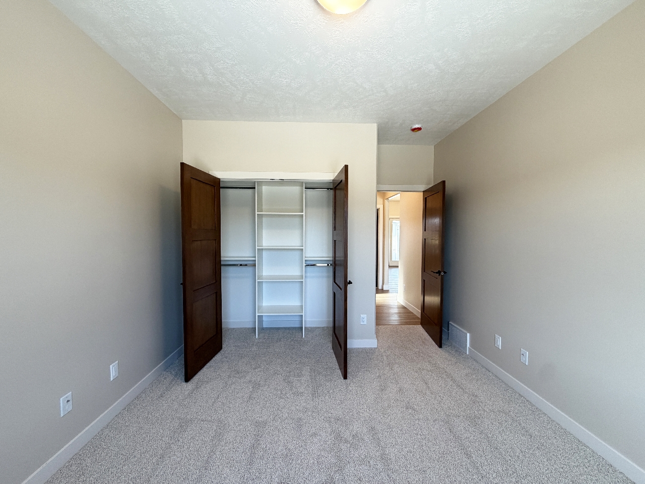 2813 S. Dunraven Ave