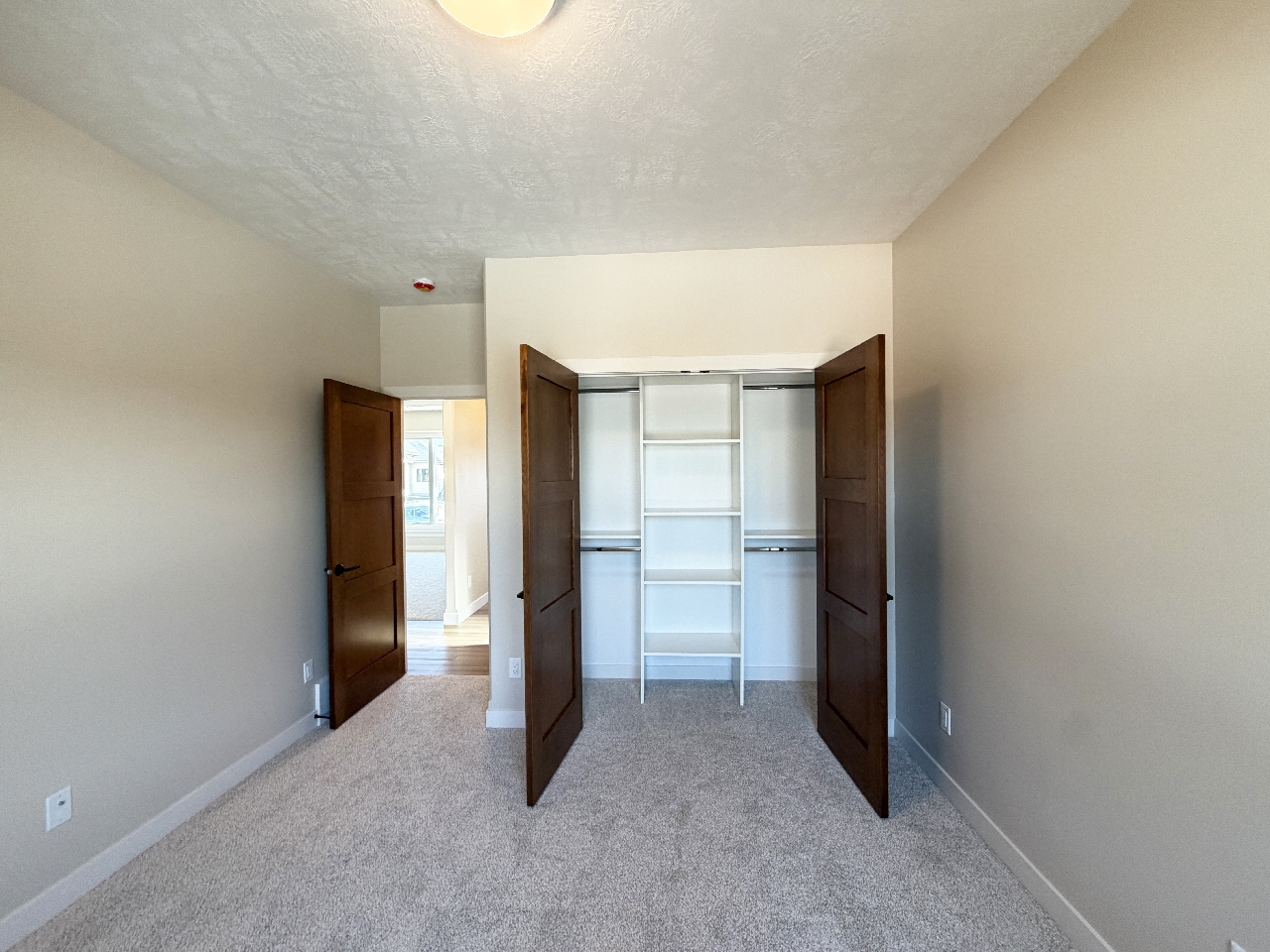 2813 S. Dunraven Ave