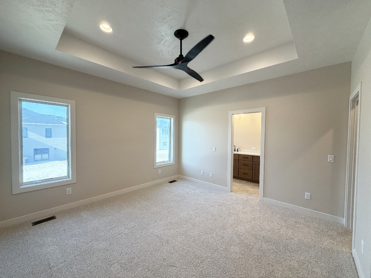 2813 S. Dunraven Ave