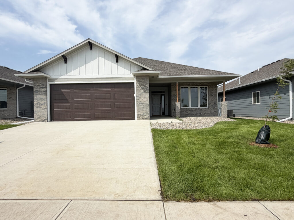5909 S. Huntwood Ave
