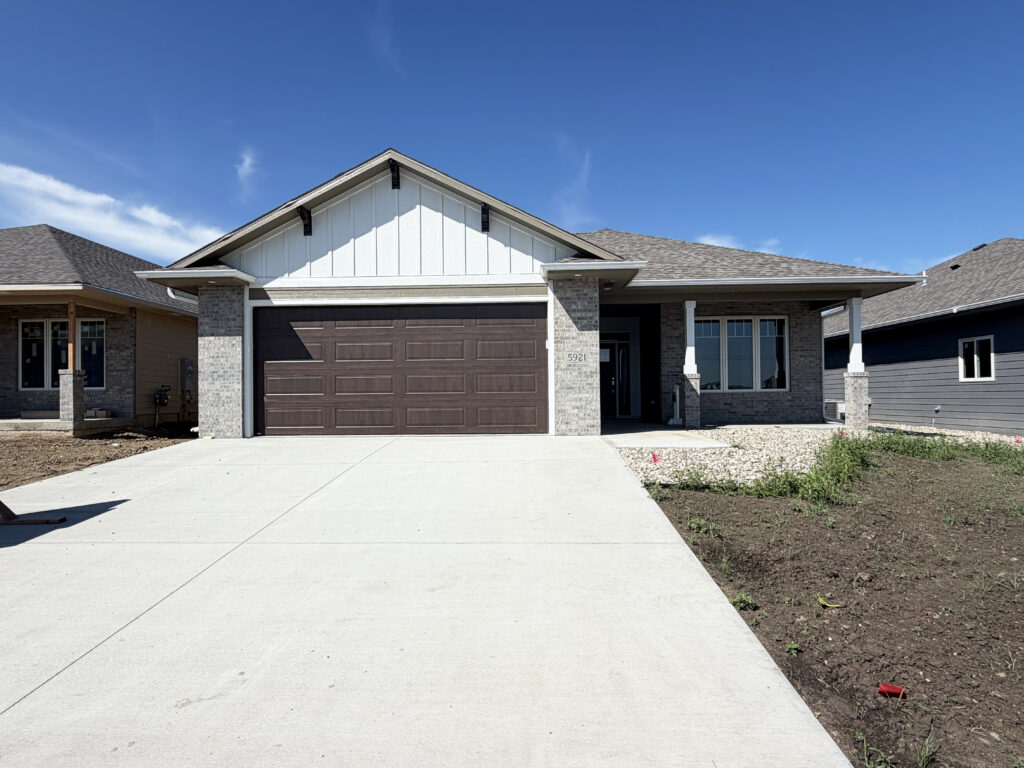 5921 S. Huntwood Ave