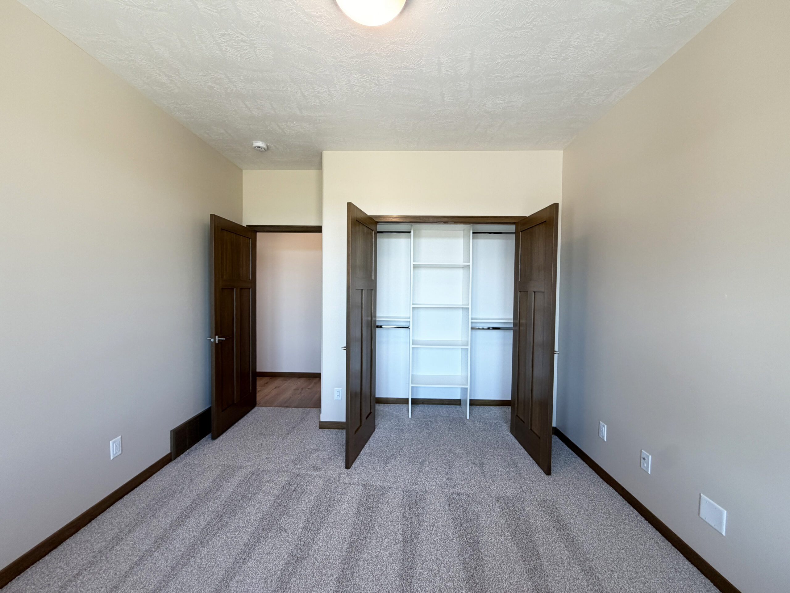 5921 S. Huntwood Ave
