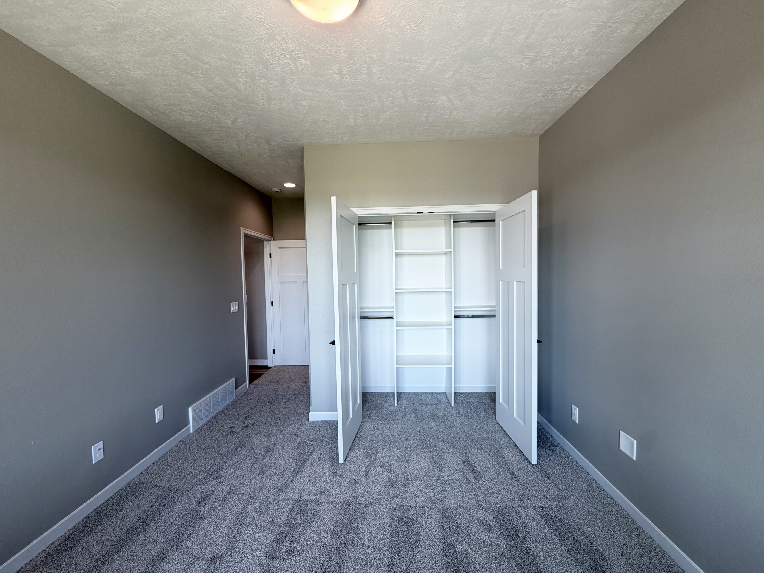 5913 S. Huntwood Ave