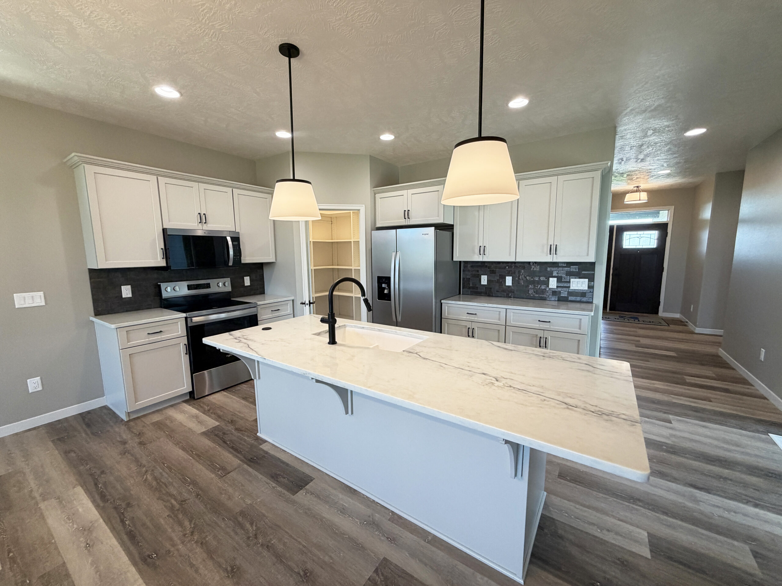 5913 S. Huntwood Ave