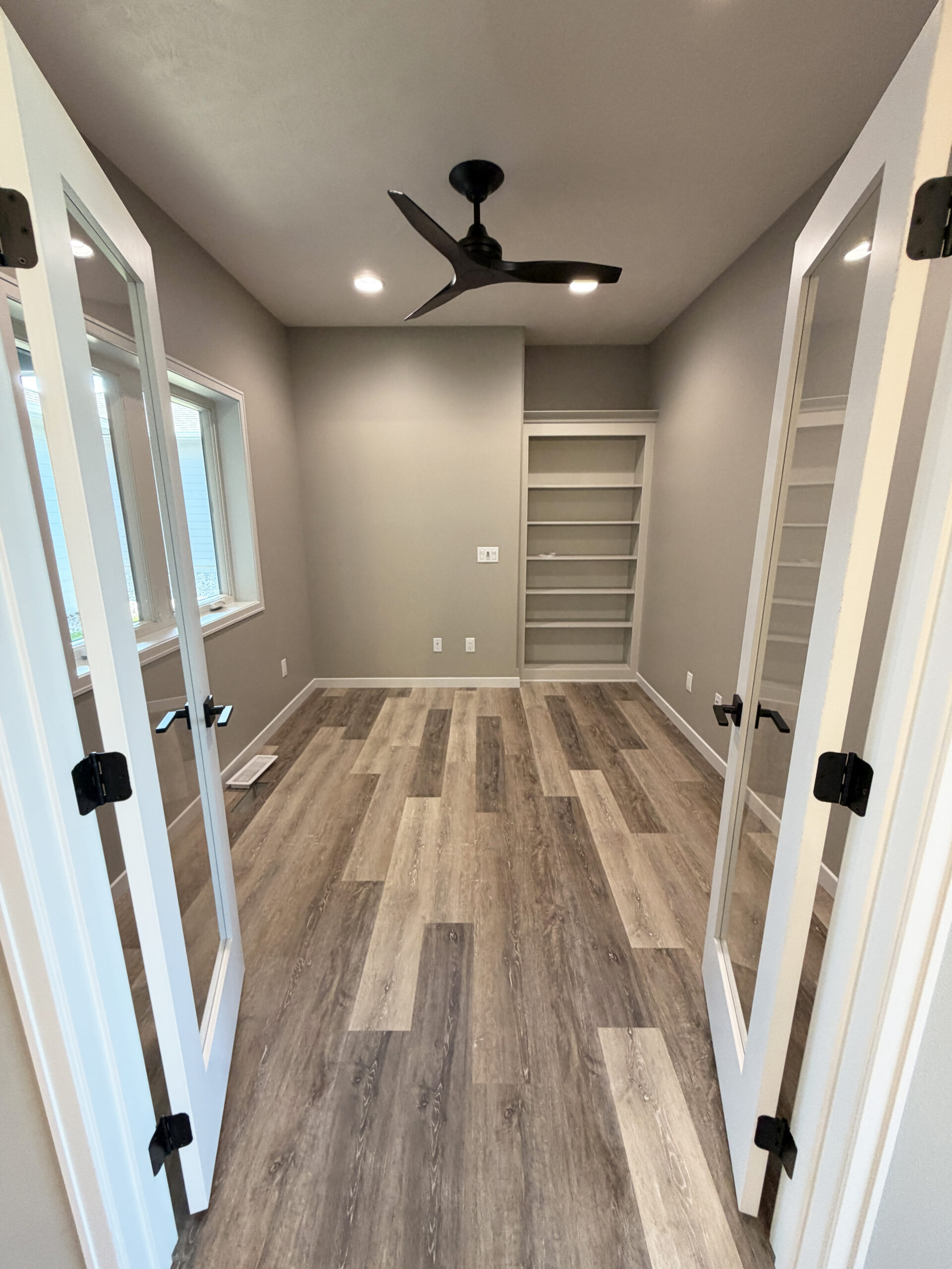 5913 S. Huntwood Ave