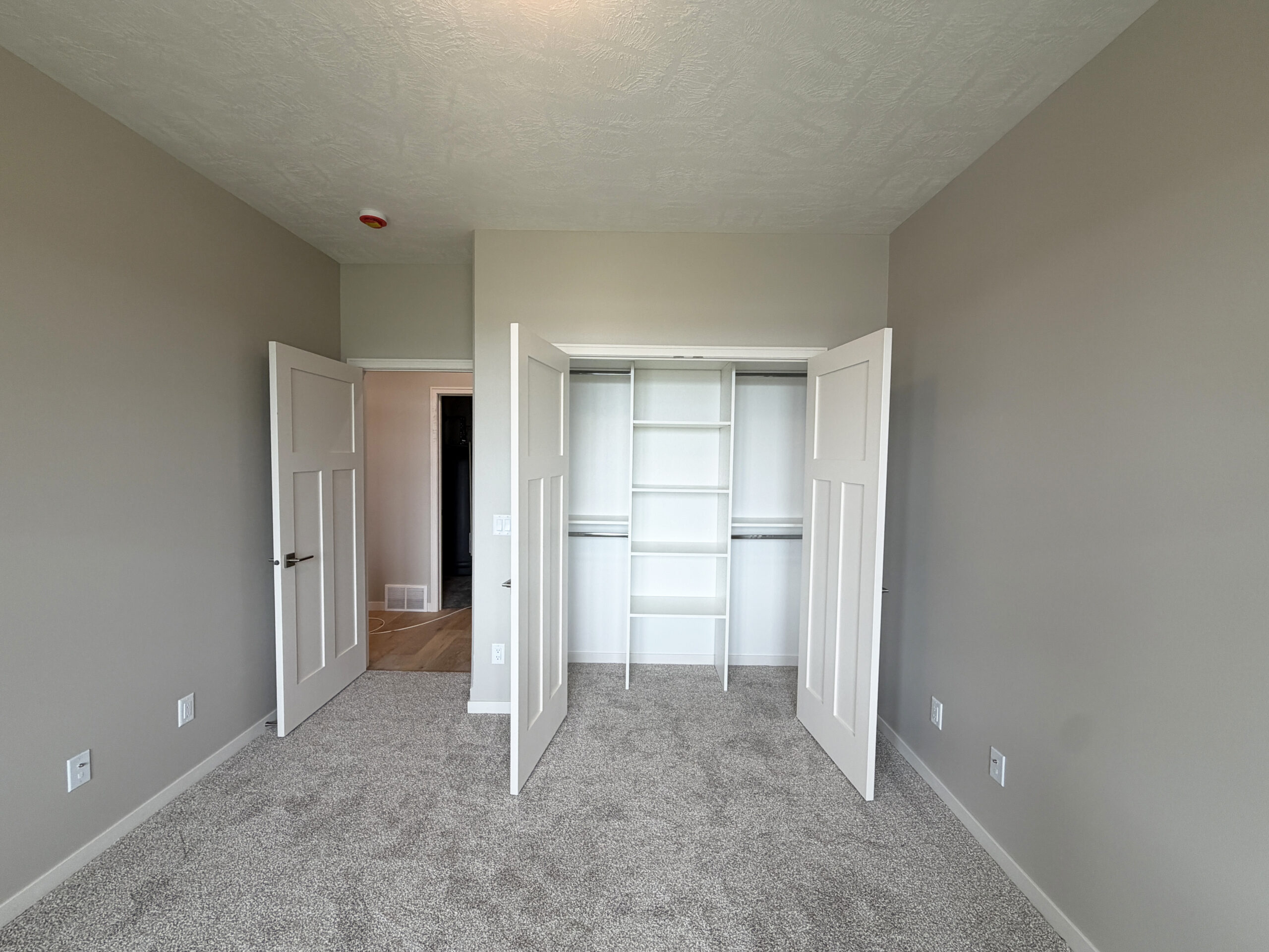 5909 S. Huntwood Ave
