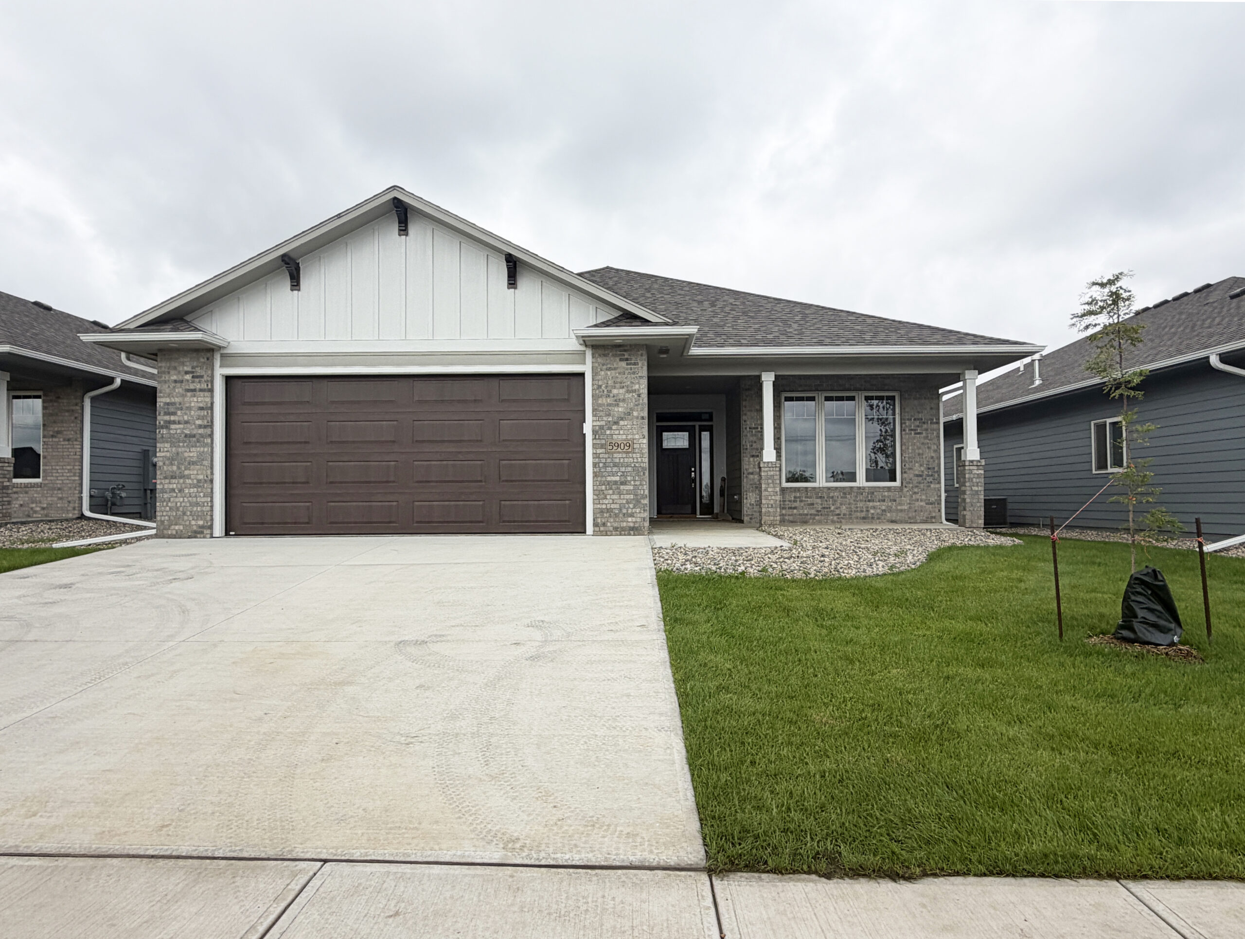 5909 S. Huntwood Ave